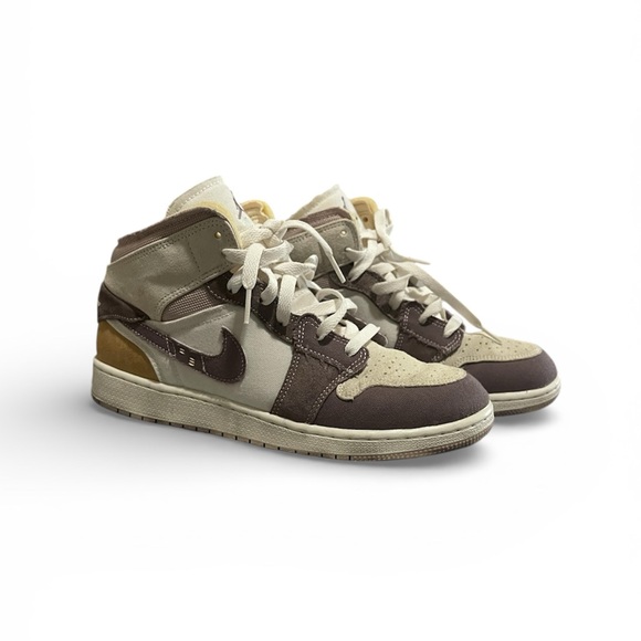 Nike Other - Nike Sneakers in Gray and Cream